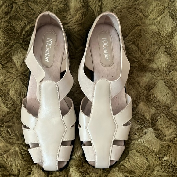 I 🤍 Comfort Shoes - NWOT I ❤️ Comfort women’s  sandals